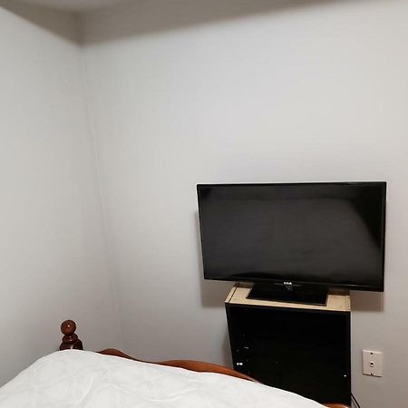 Private Room In Downtown הליפקס מראה חיצוני תמונה