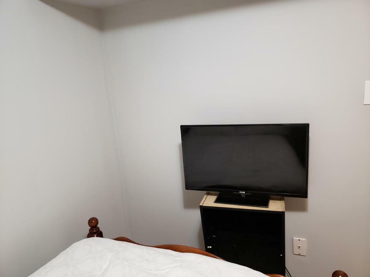 Private Room In Downtown הליפקס מראה חיצוני תמונה